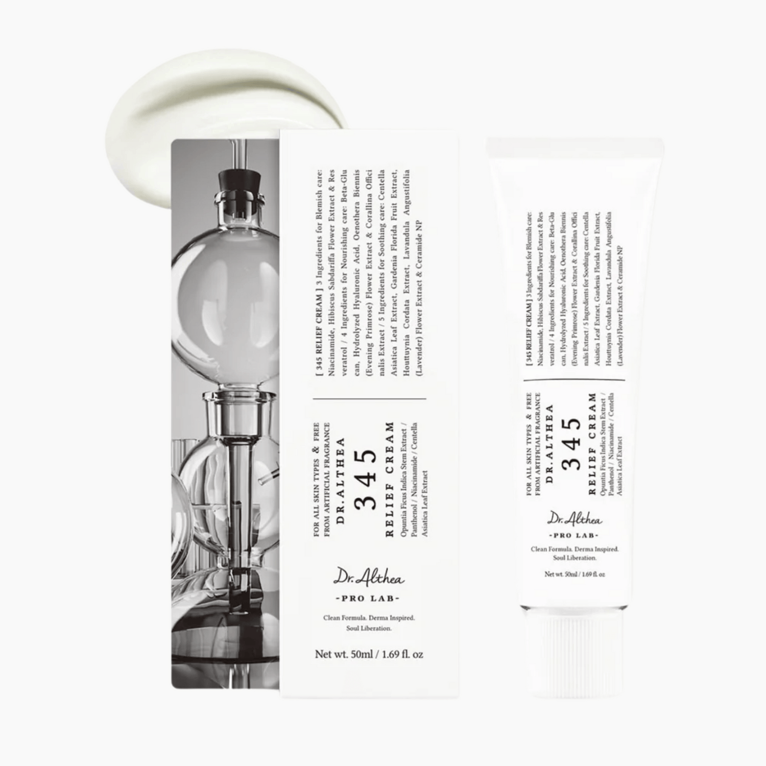 Weiße Tube und Schachtel der Dr. Althea 345 Relief Cream mit Crememuster auf weißem Hintergrund. 