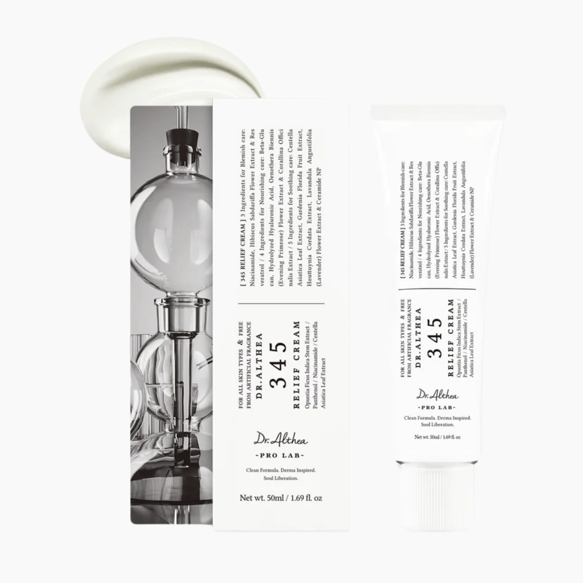 Weiße Tube und Schachtel der Dr. Althea 345 Relief Cream mit Crememuster auf weißem Hintergrund. 