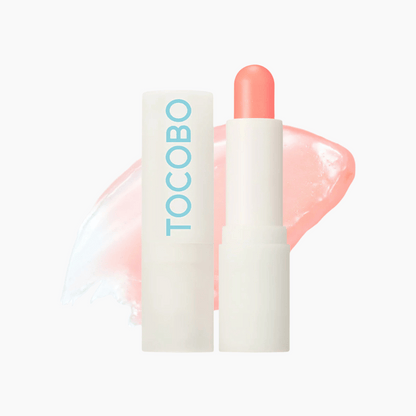 Geöffneter Tocobo Vita Glazed Lip Balm Pink vor roséfarbenem Swatch, feuchtigkeitsspendender Lippenbalsam in Stiftform