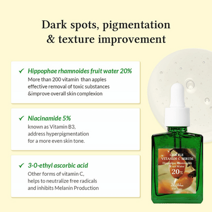Ein Bild des Dr. Althea Vitamin C Serums zeigt eine grüne Flasche. Der Text hebt die antioxidative Pflege hervor.