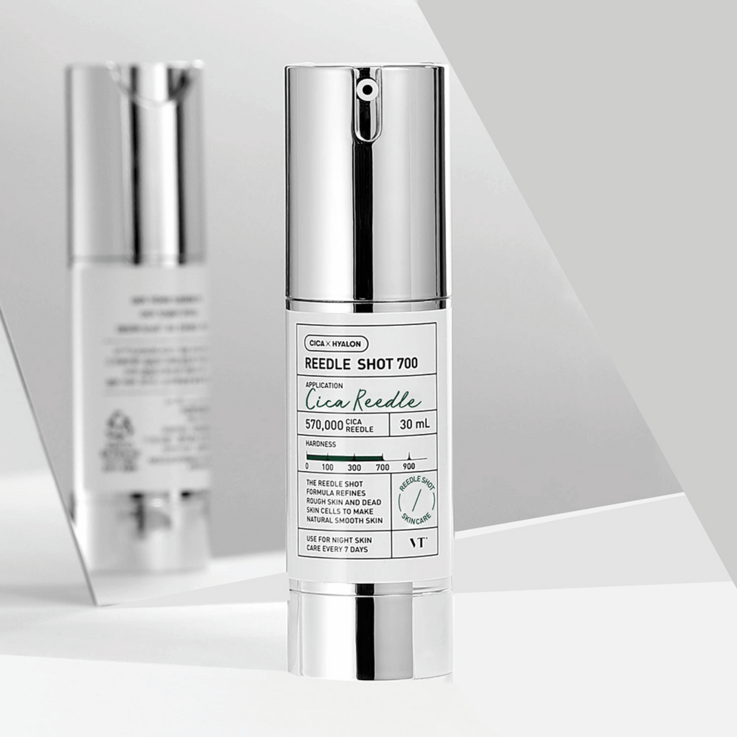 Reedle Shot 700 von VT Cosmetics mit Spiegelreflexion, hochwertiger silberner Flakon