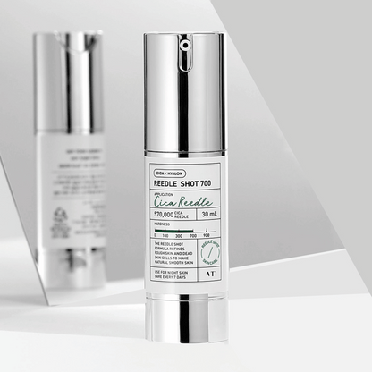 Reedle Shot 700 von VT Cosmetics mit Spiegelreflexion, hochwertiger silberner Flakon