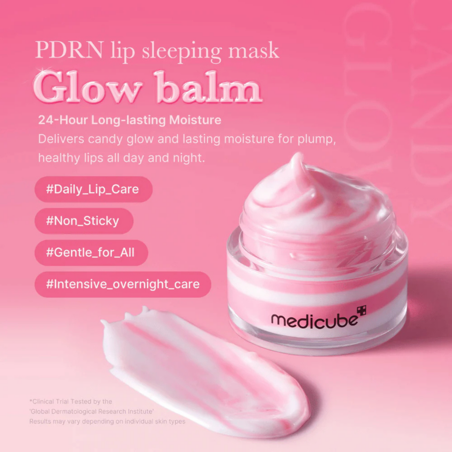 Der Tiegel mit der Medicube PDRN Lip Sleeping Mask zeigt einen Strudel aus rosafarbenem und weißem Balsam mit einem Musterabstrich davor und einem Text, der die feuchtigkeitsspendenden und über Nacht pflegenden Eigenschaften der Maske hervorhebt.