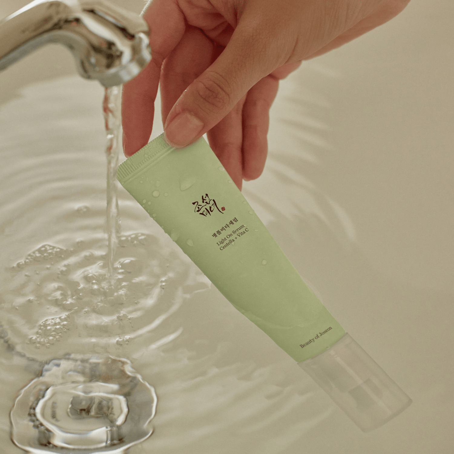 Beauty of Joseon Light On Serum : Centella + Vita C 30ml - cosmadic