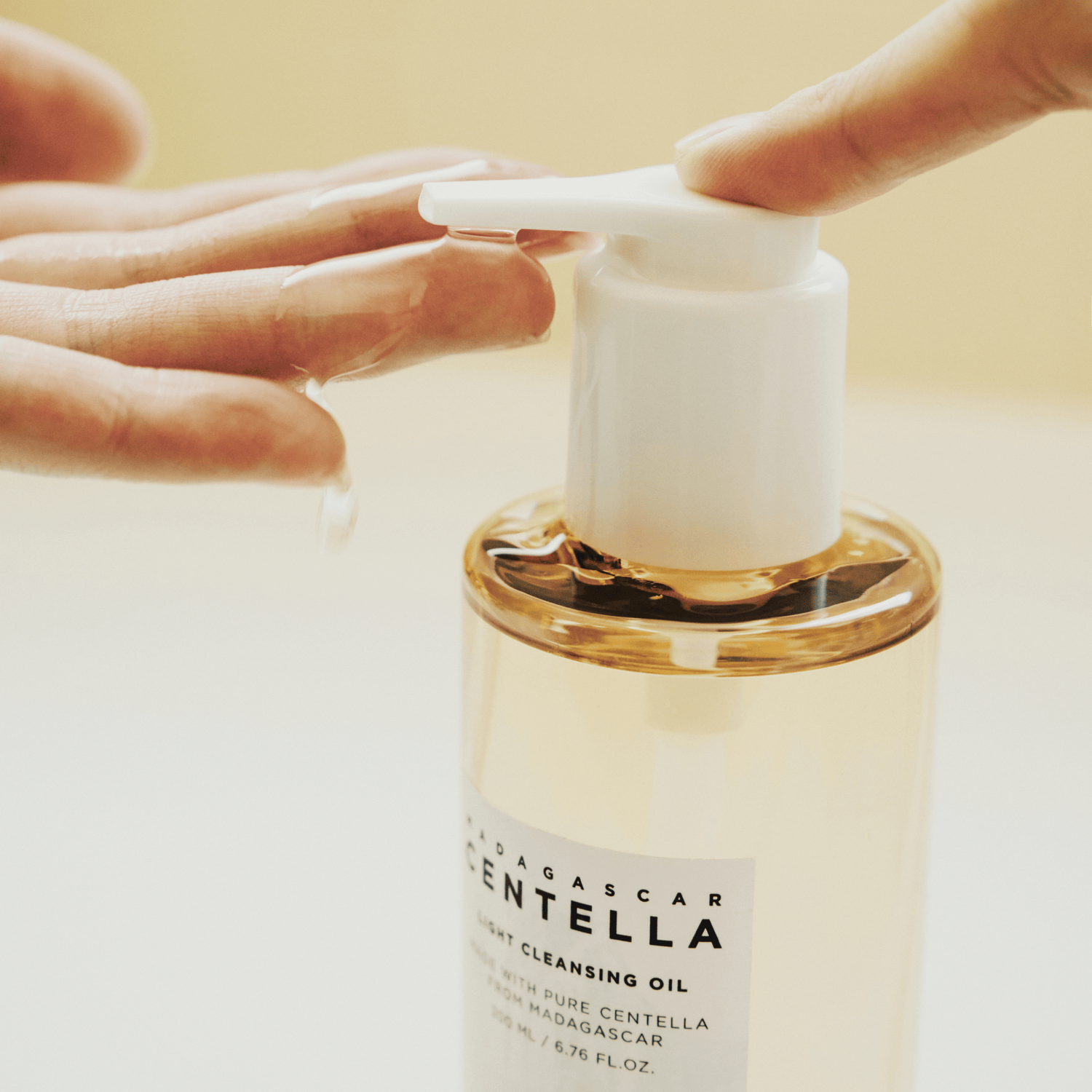 Skin1004 Centella Light Cleansing Oil 200ml - cosmadic