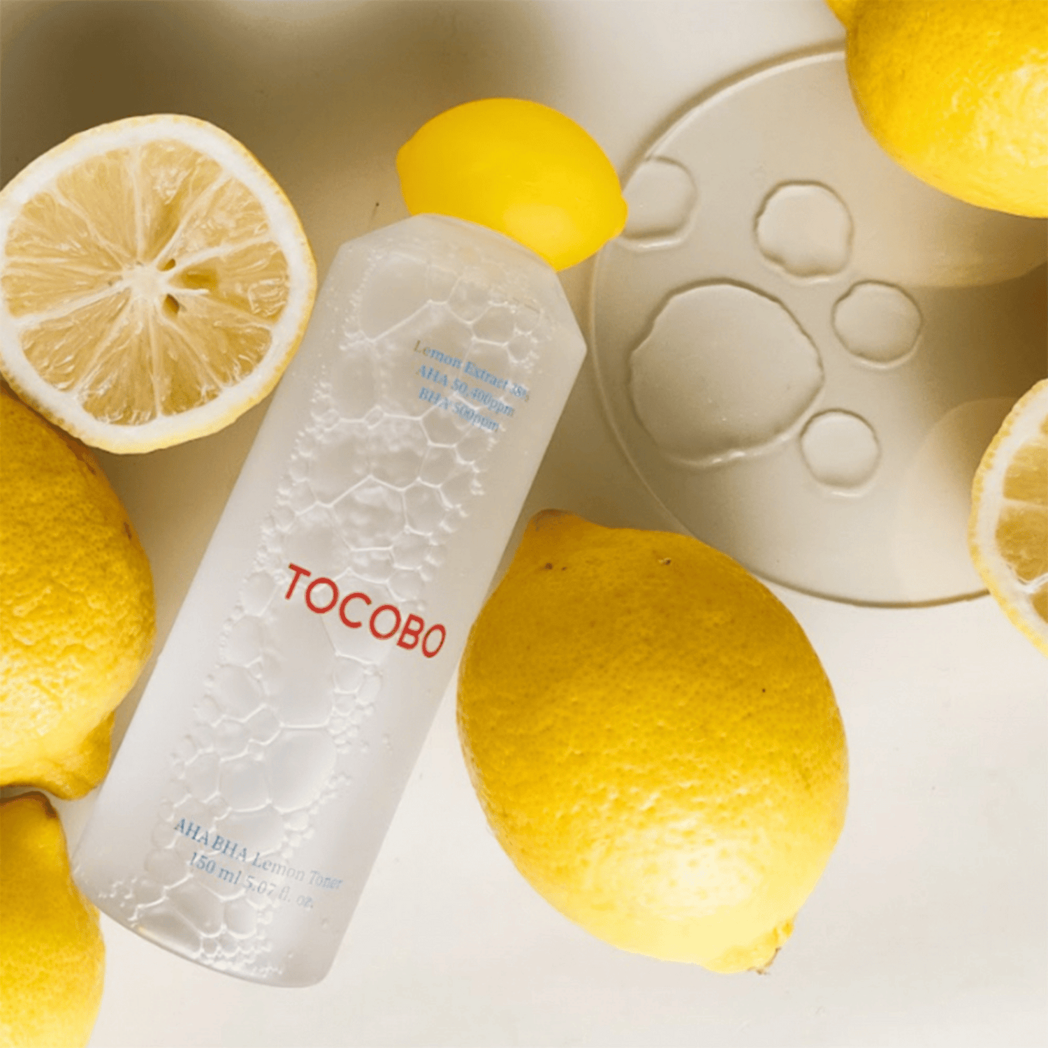 Tocobo AHA BHA Lemon Toner mit Zitronen-Dekor und sichtbarer Textur, ideal für klärende koreanische Hautpflege