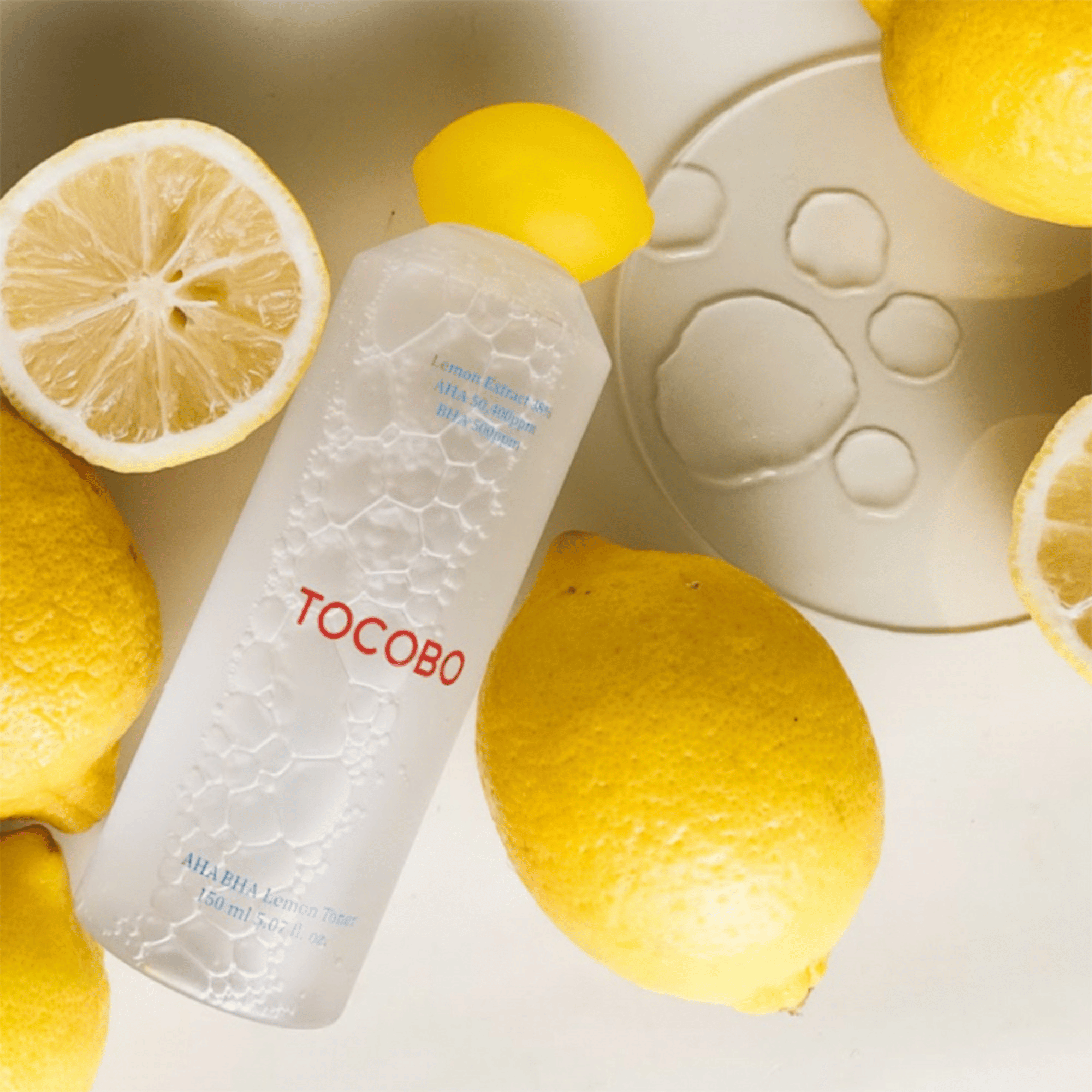 Tocobo AHA BHA Lemon Toner mit Zitronen-Dekor und sichtbarer Textur, ideal für klärende koreanische Hautpflege