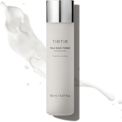 TIRTIR Milk Skin Toner mit milchiger Textur vor gesprenkeltem Hintergrund feuchtigkeitsspendender K-Beauty Toner mit sanfter Pflegeformel