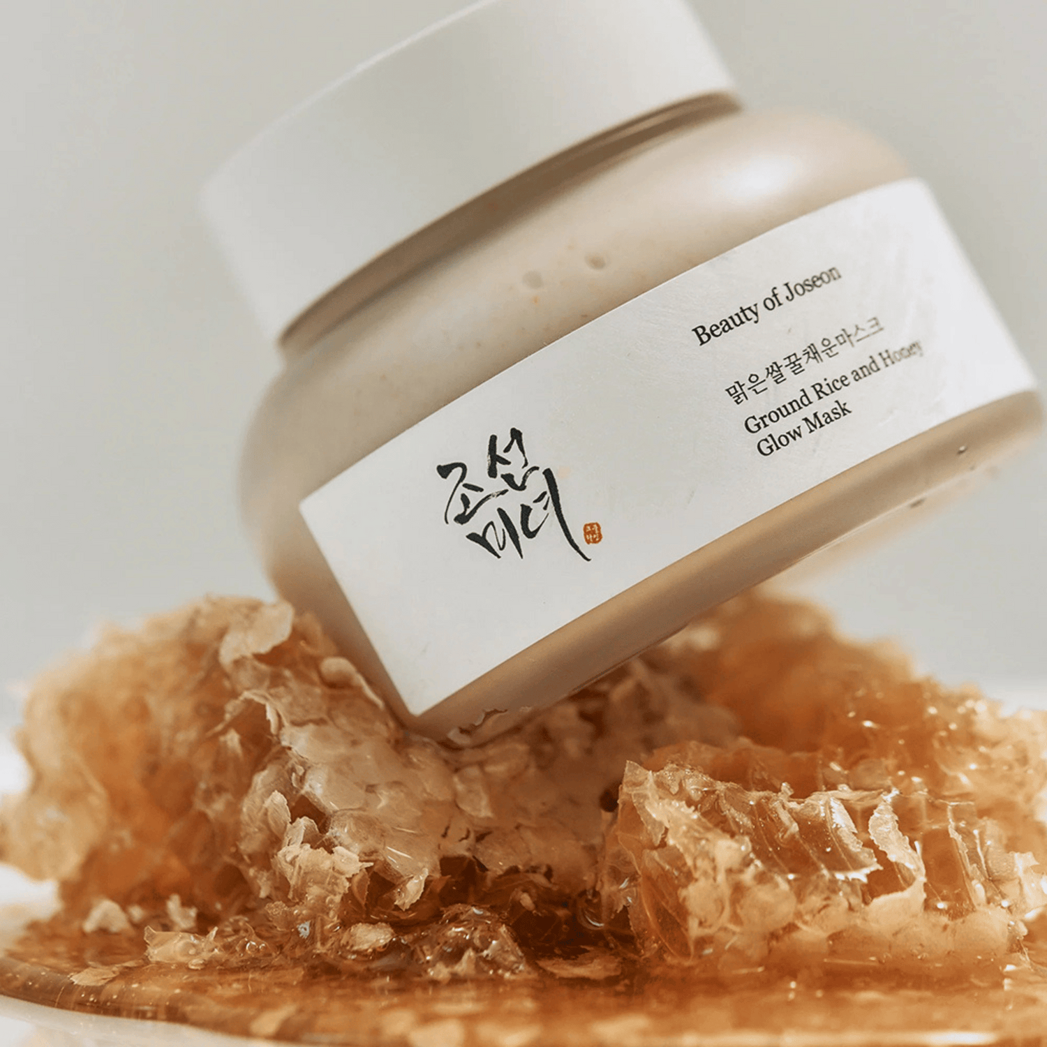 Beauty of Joseon Ground Rice and Honey Glow Mask vor goldenen Honigwaben – sanftes Peeling mit natürlichen Inhaltsstoffen