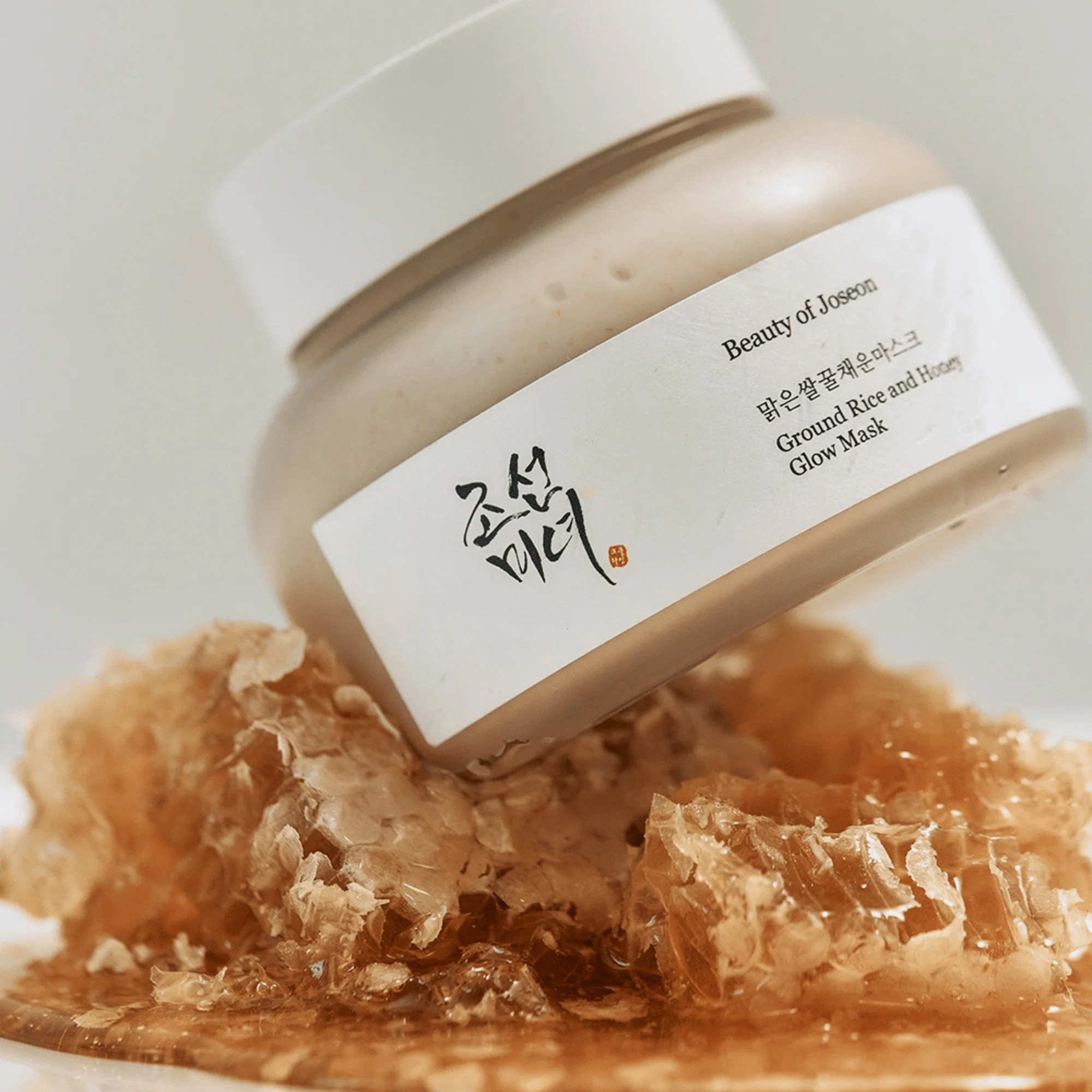 Beauty of Joseon Ground Rice and Honey Glow Mask vor goldenen Honigwaben – sanftes Peeling mit natürlichen Inhaltsstoffen