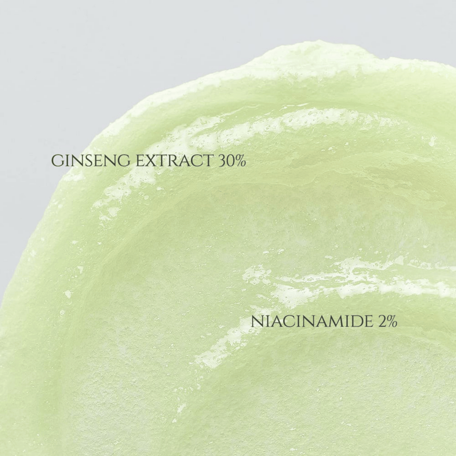 Detailaufnahme der gelartigen Textur des Beauty of Joseon Ginseng Moist Sun Serum mit 30 % Ginseng-Extrakt und 2 % Niacinamid, glatt aufgetragen