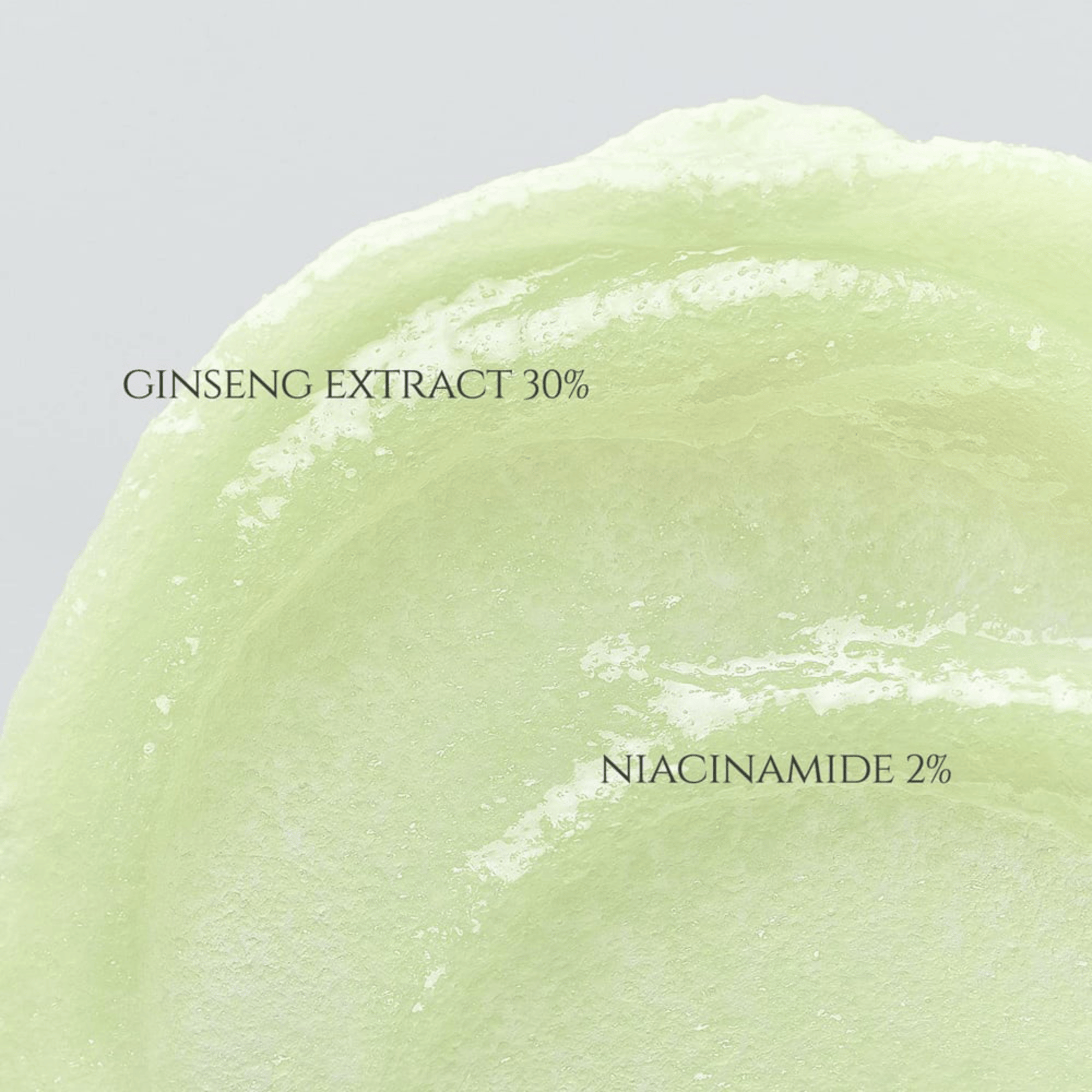 Detailaufnahme der gelartigen Textur des Beauty of Joseon Ginseng Moist Sun Serum mit 30 % Ginseng-Extrakt und 2 % Niacinamid, glatt aufgetragen